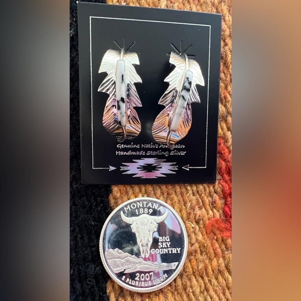 ❤️ Native Signed “Allen Barney” White Buffalo Feather Half Hoop 925 Earrings - Picture 10 of 10